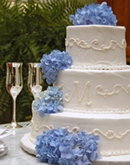 luxurious wedding cake